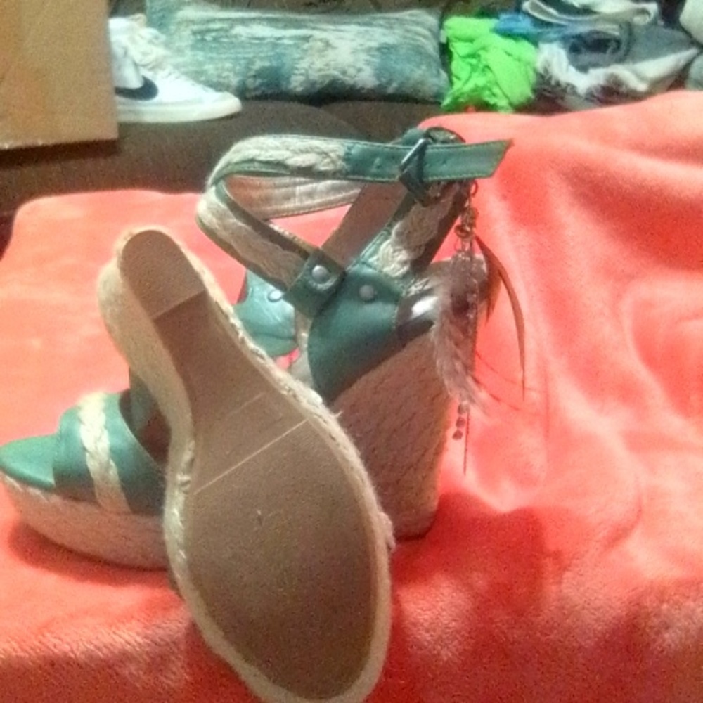 Wedge shoes